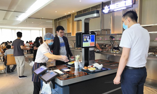 智慧食堂刷臉結(jié)算臺：人臉識別支付更加方便！